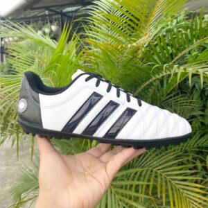 Giày đá bóng Toni Pro 11 trắng đen - Biểu tượng của sự mạnh mẽ và tối giản