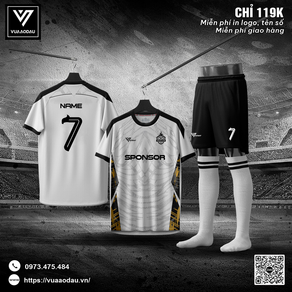 Bộ đồ thể thao trắng đen với chi tiết vàng nổi bật