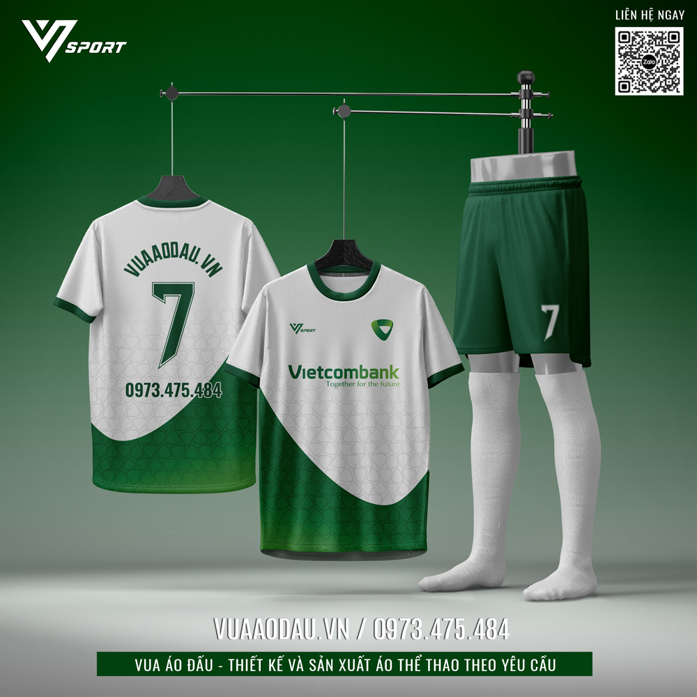 Áo đấu thiết kế Vietcombank màu trắng phối xanh lá do V7 Sport sản xuất